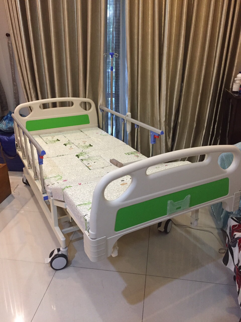 Giường bệnh cho người già