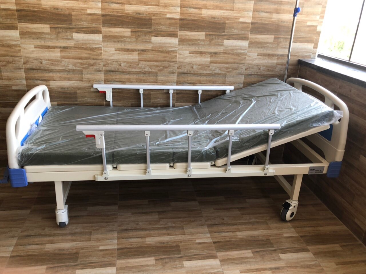 gIƯỜNG Y TẾ T&Aacute;CH XE LĂN