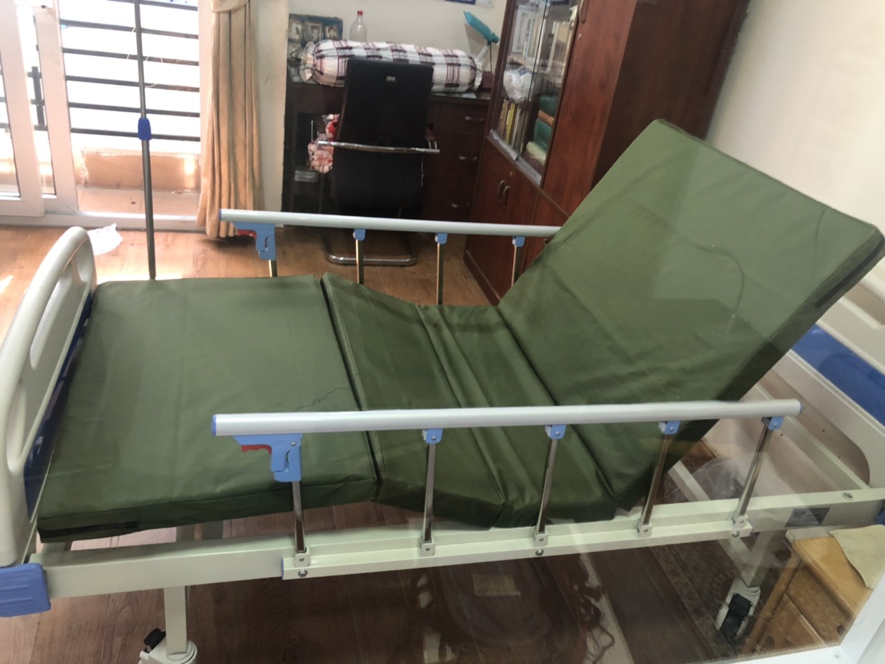 Mua giường cho người bị tai biến mua ở đâu uy tín?