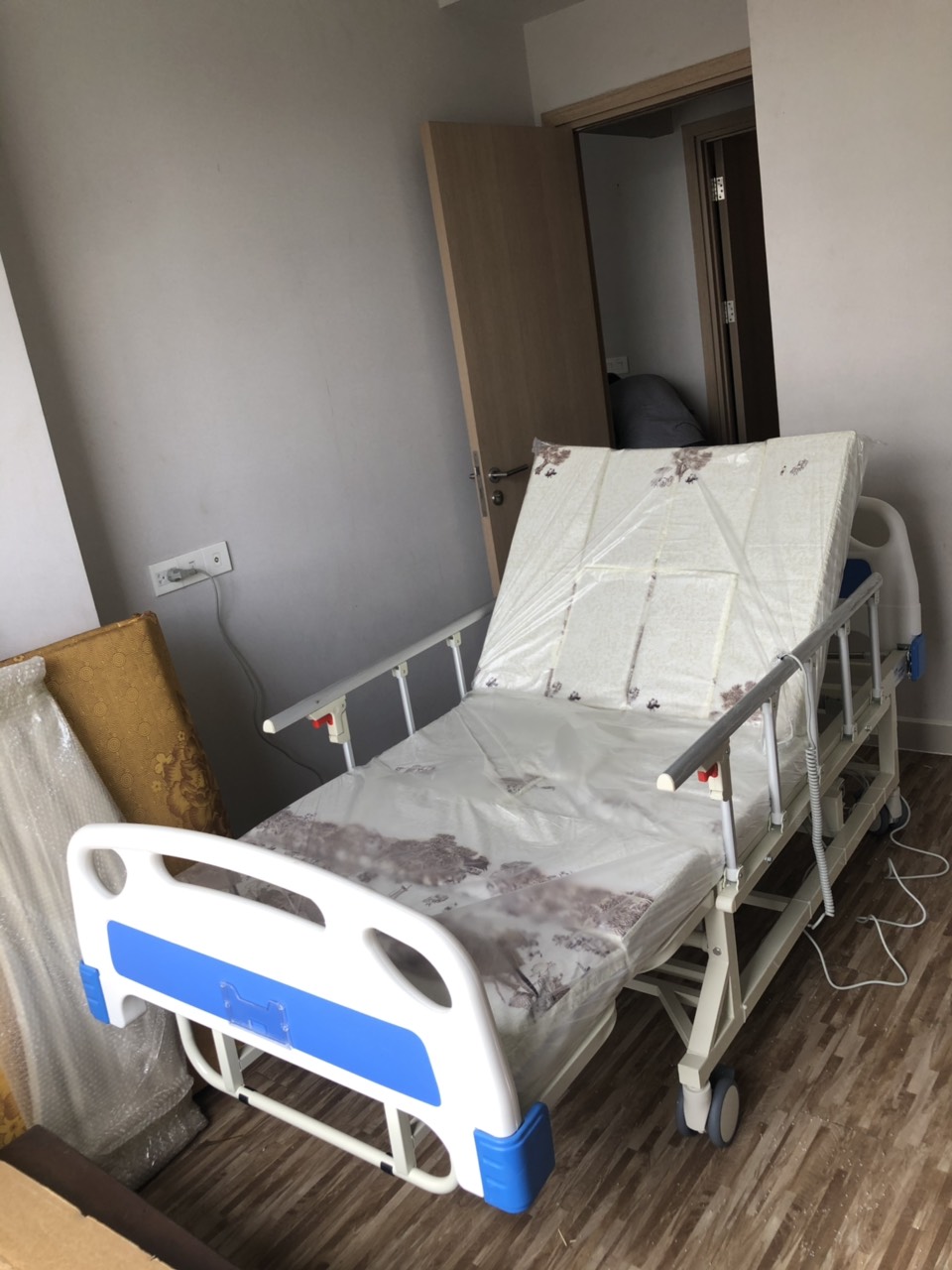 Giường đa năng cho người già